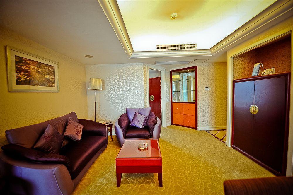 Howard Johnson All Suites Shanghai Exterior photo