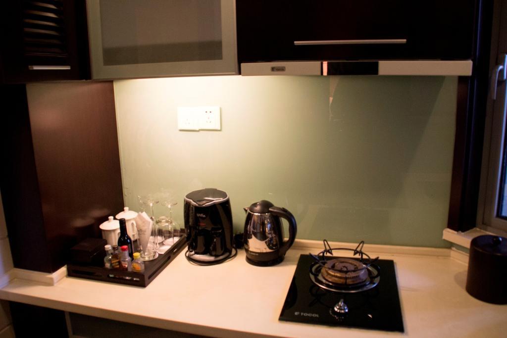 Howard Johnson All Suites Shanghai Room photo