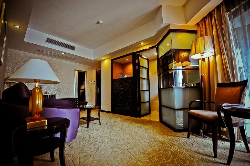 Howard Johnson All Suites Shanghai Room photo