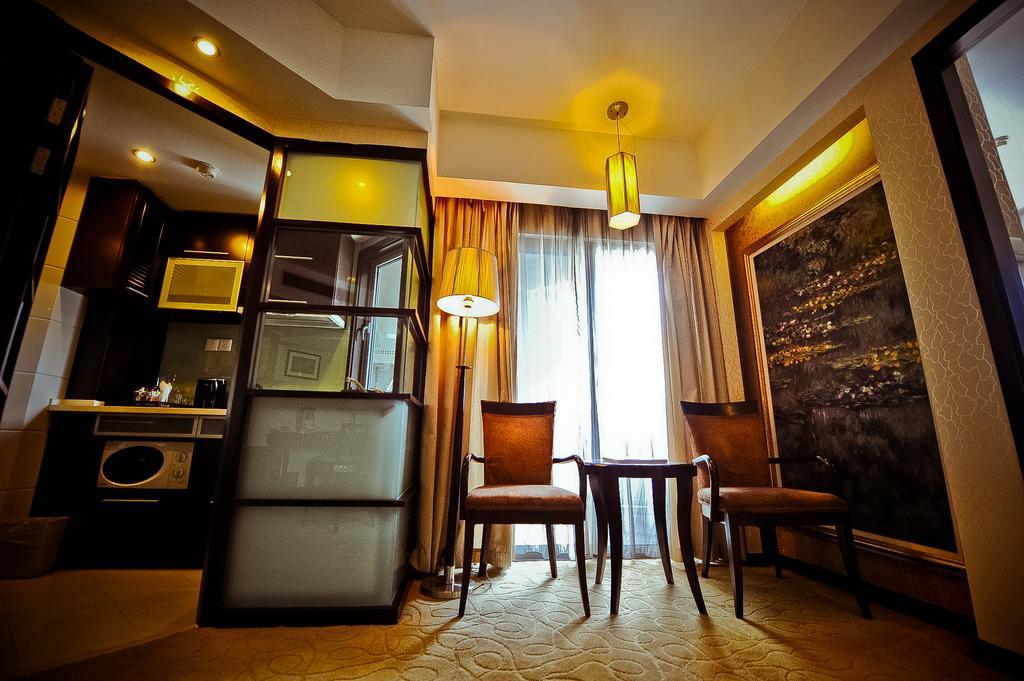 Howard Johnson All Suites Shanghai Room photo