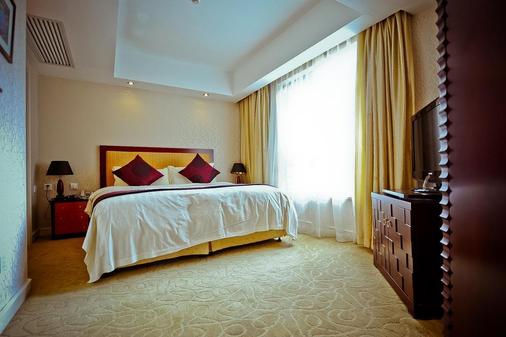 Howard Johnson All Suites Shanghai Room photo
