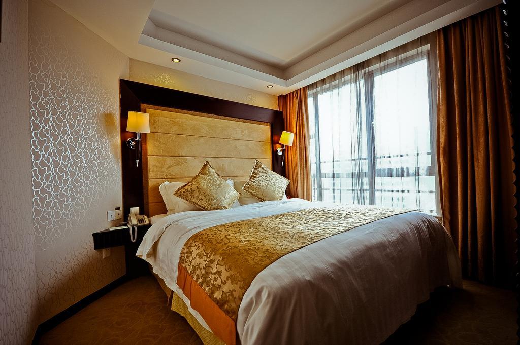 Howard Johnson All Suites Shanghai Room photo