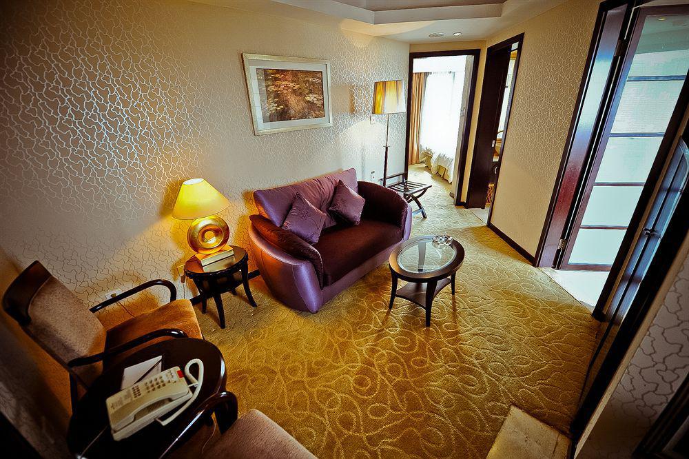 Howard Johnson All Suites Shanghai Exterior photo